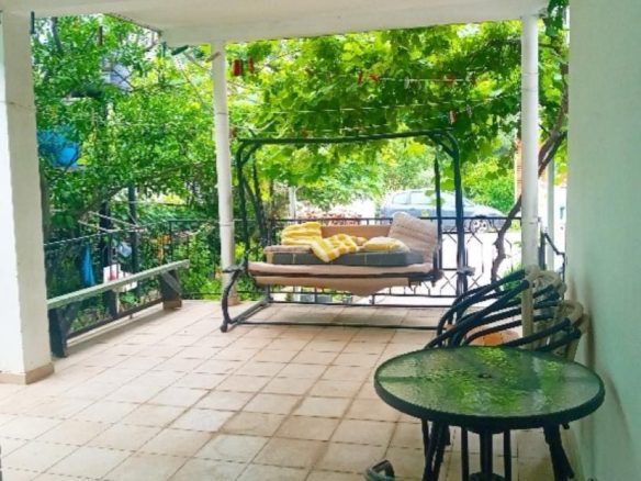 Spacious 3-Bedroom Apartment in Sutomore