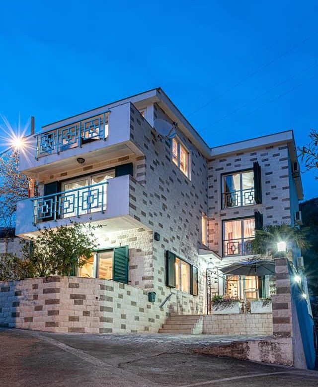 Eine schöne und gemütliche Villa mit Pool in Bečići