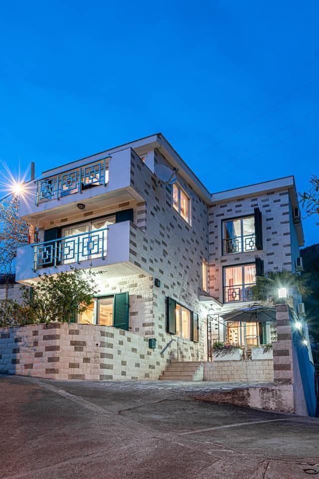 MREproperty (1) Eine schöne und gemütliche Villa mit Pool in Bečići