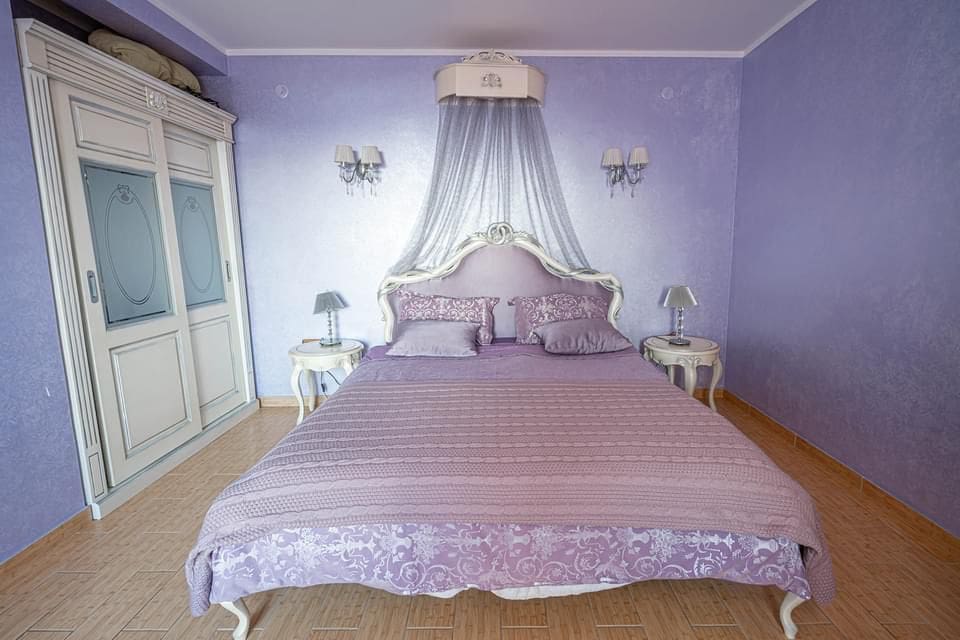Eine schöne und gemütliche Villa mit Pool in Bečići — Montenegro