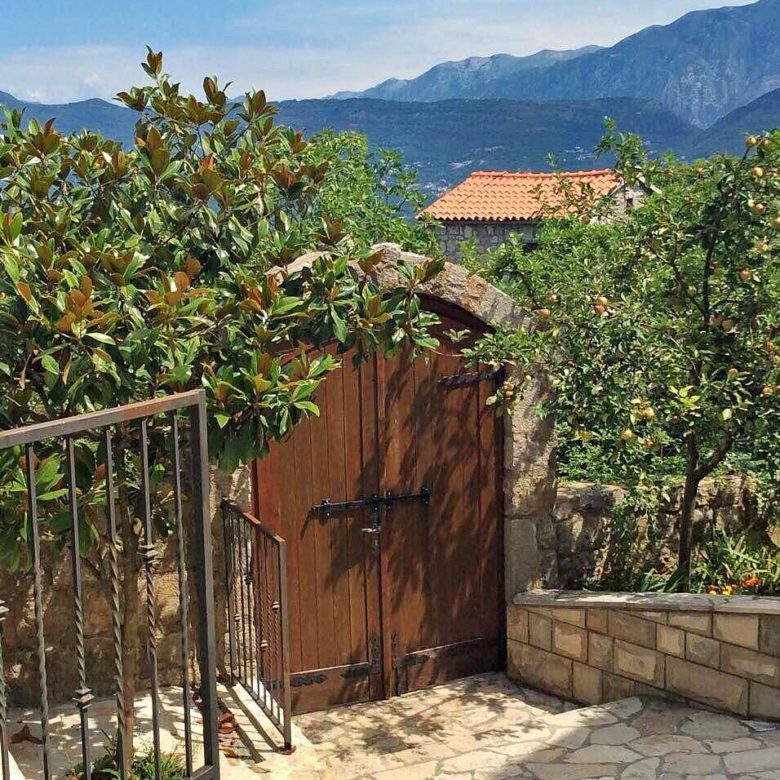 Luxurious Townhouse with Panoramic Views in Montenegro — Montenegro