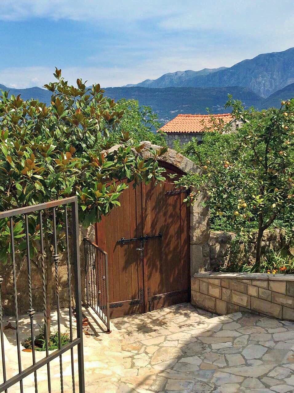 Luxurious Townhouse with Panoramic Views in Montenegro — Montenegro