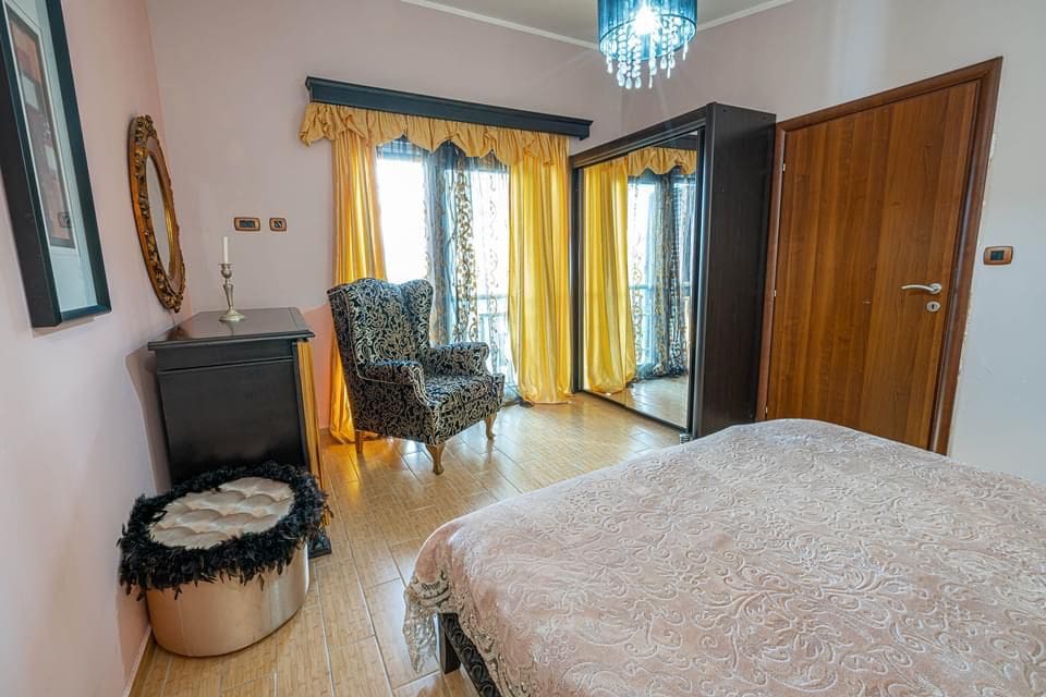 Eine schöne und gemütliche Villa mit Pool in Bečići — Montenegro