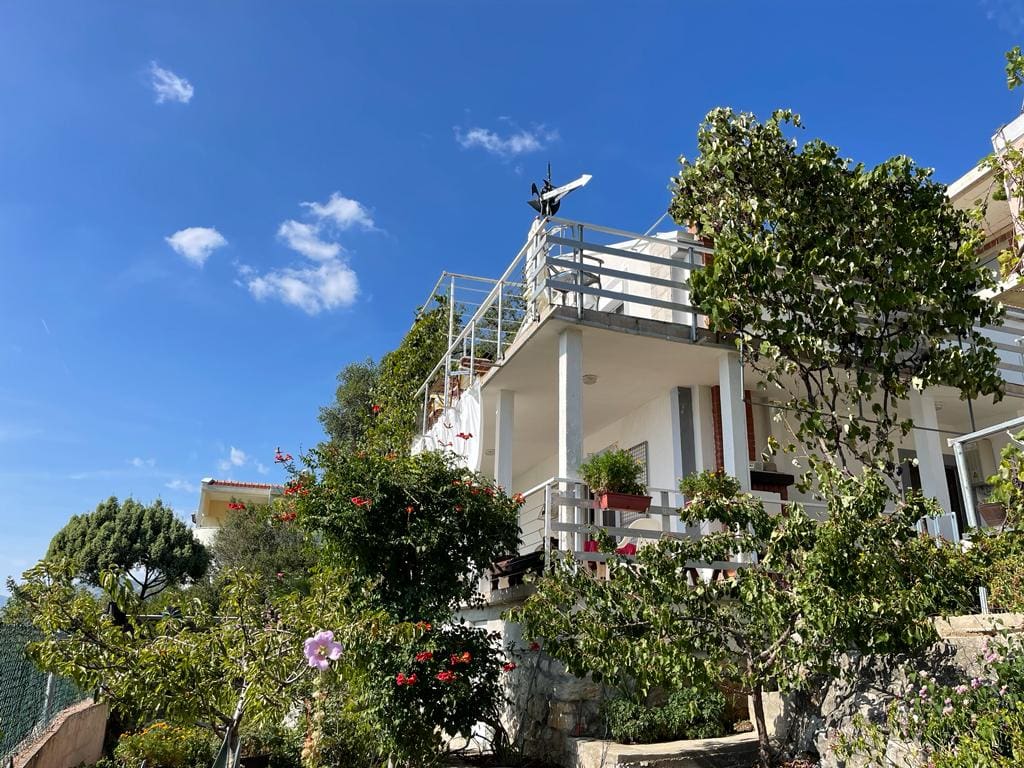 Stunning Seaside Property in the Suburbs of Bar — Montenegro