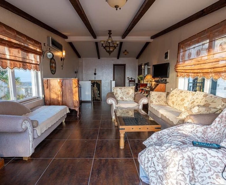 Eine schöne und gemütliche Villa mit Pool in Bečići — Montenegro