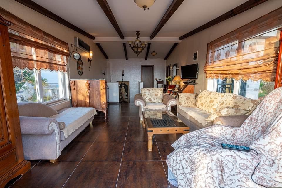 Eine schöne und gemütliche Villa mit Pool in Bečići — Montenegro