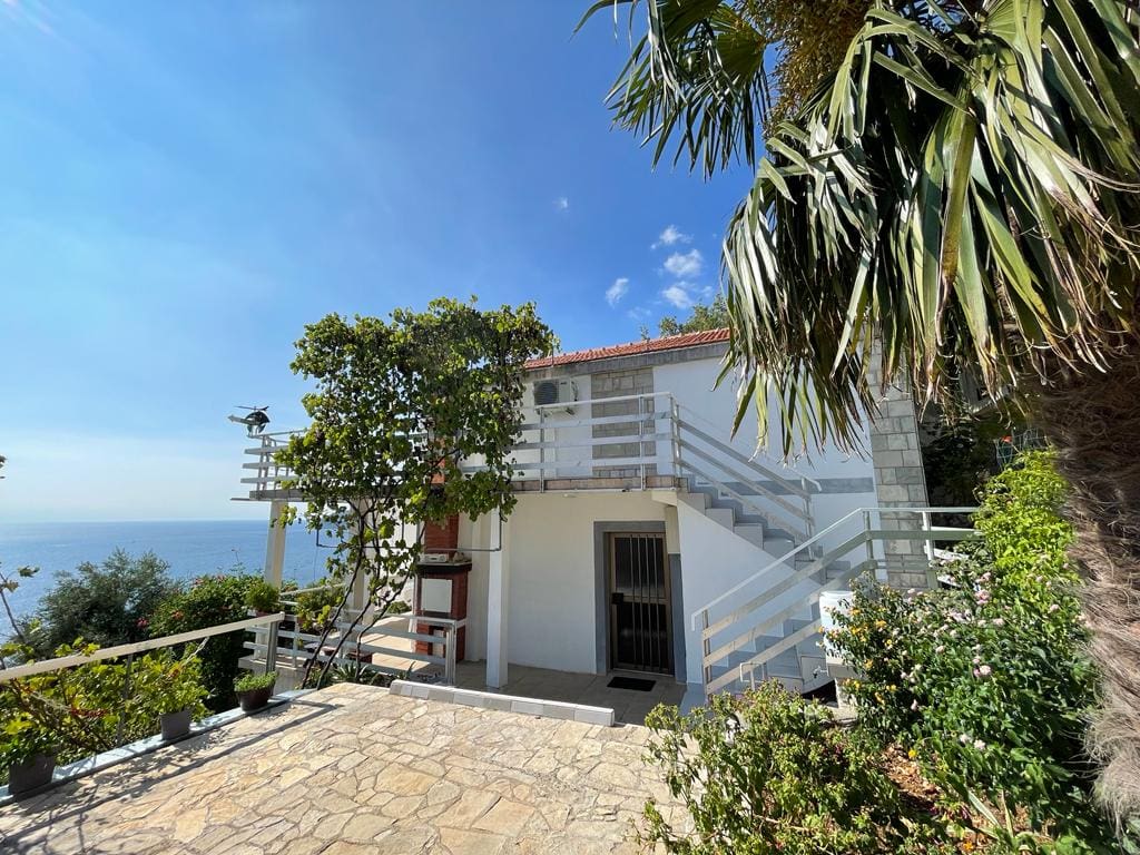 Stunning Seaside Property in the Suburbs of Bar — Montenegro