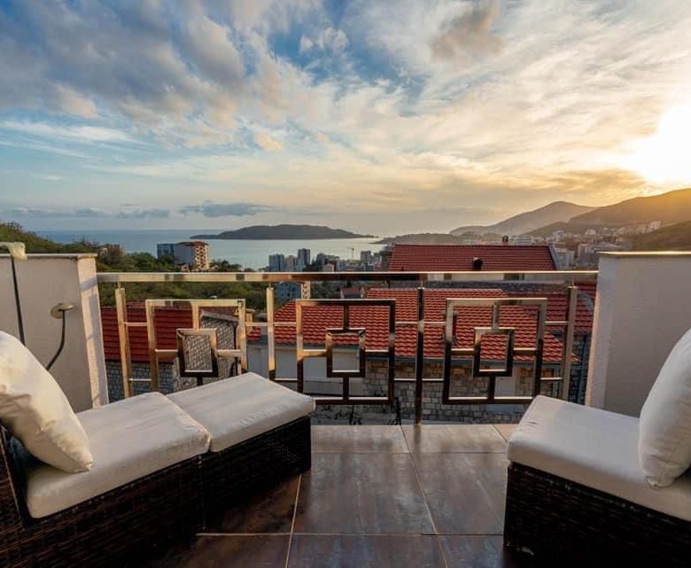 Eine schöne und gemütliche Villa mit Pool in Bečići — Montenegro