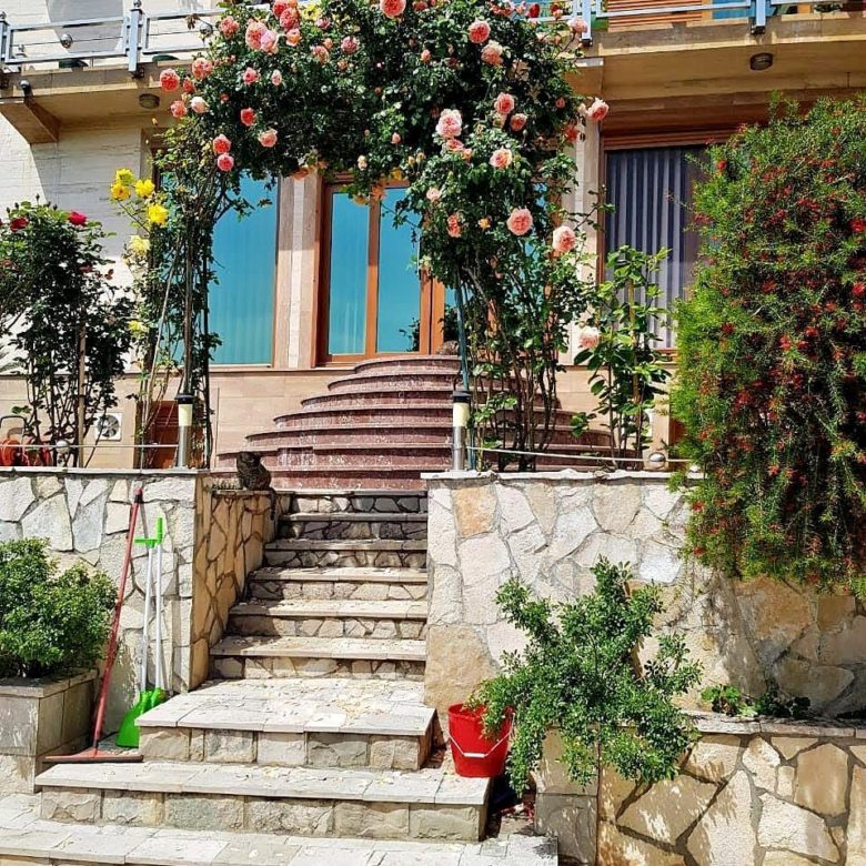 Bečići'de Satılık Lüks Villa — Karadağ
