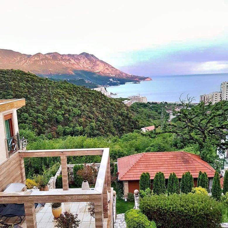 Bečići'de Satılık Lüks Villa — Karadağ