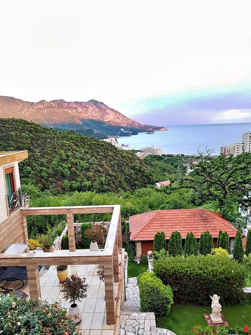 Bečići'de Satılık Lüks Villa — Karadağ