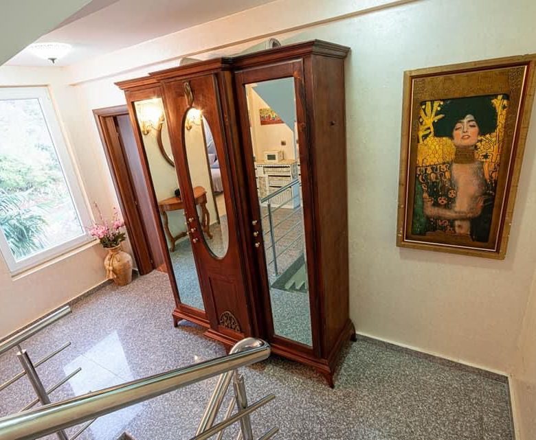 Eine schöne und gemütliche Villa mit Pool in Bečići — Montenegro