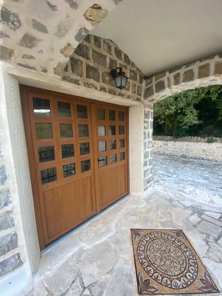 Petrovac'ta Havuzlu Lüks Villa — Karadağ
