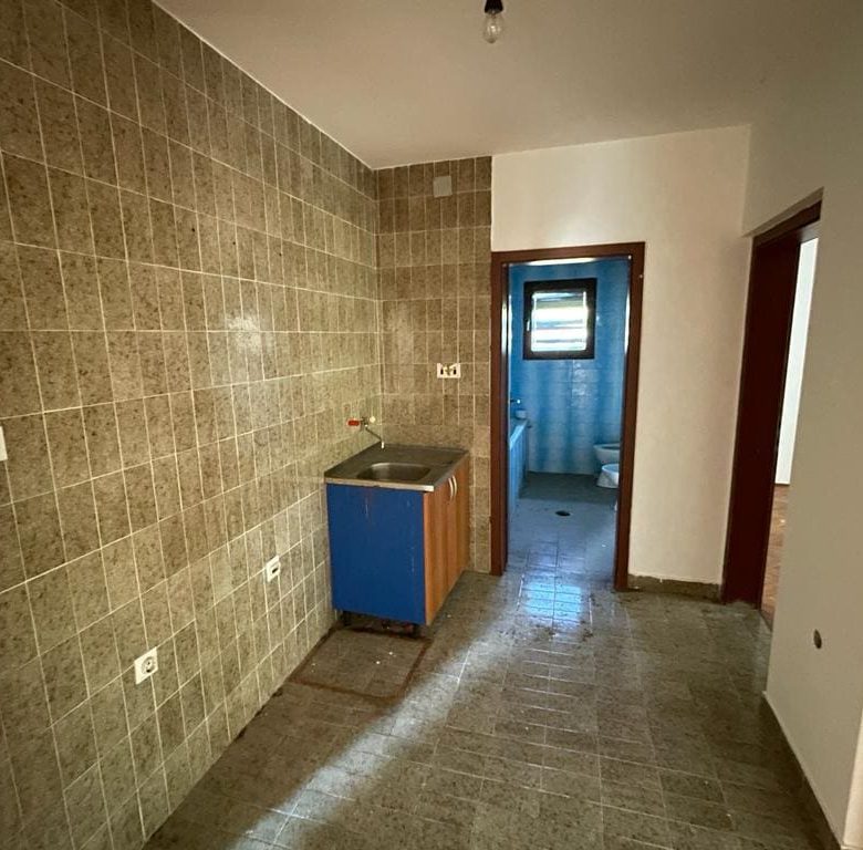 Dom dwupiętrowy na sprzedaż na przedmieściach Baru — Czarnogóra