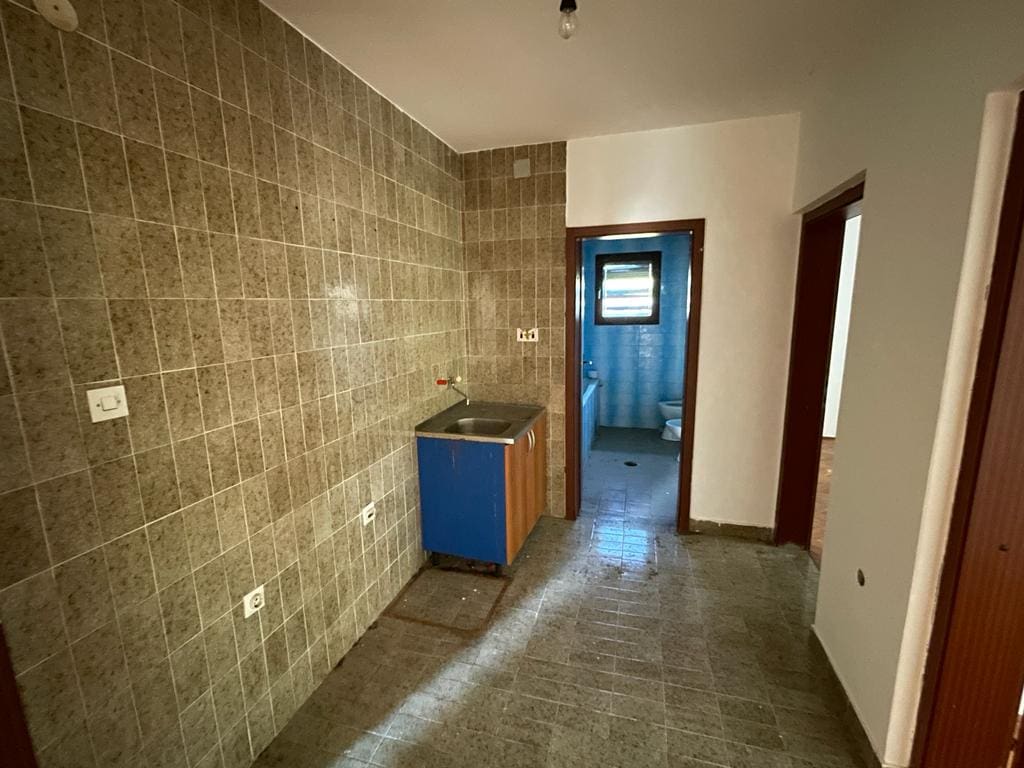Dom dwupiętrowy na sprzedaż na przedmieściach Baru — Czarnogóra