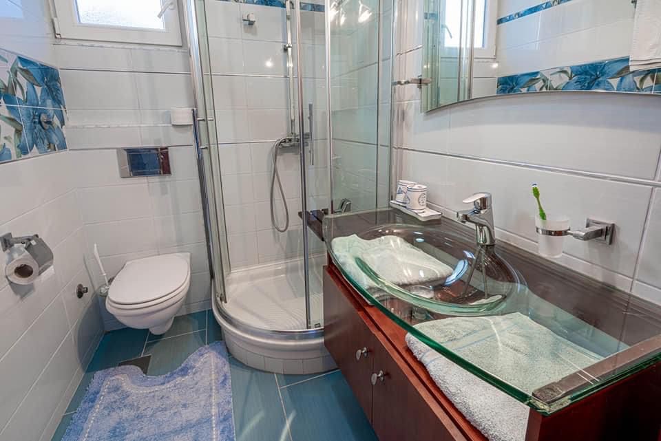Eine schöne und gemütliche Villa mit Pool in Bečići — Montenegro
