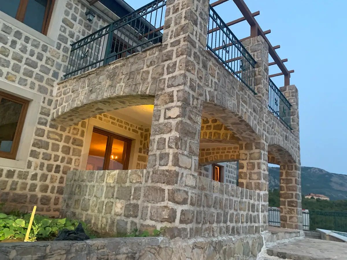 Petrovac'ta Havuzlu Lüks Villa — Karadağ