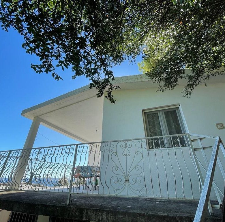 Charming Seaside Apartment in Sutomore — Montenegro
