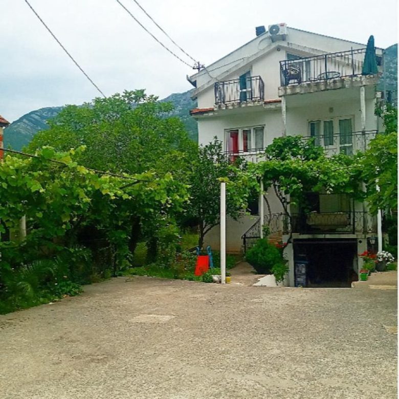 Spacious 3-Bedroom Apartment in Sutomore — Montenegro