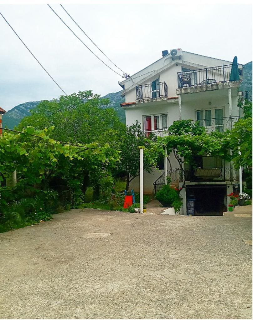Spacious 3-Bedroom Apartment in Sutomore — Montenegro