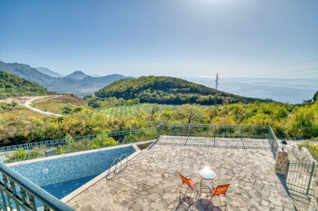 Petrovac'ta Havuzlu Lüks Villa — Karadağ