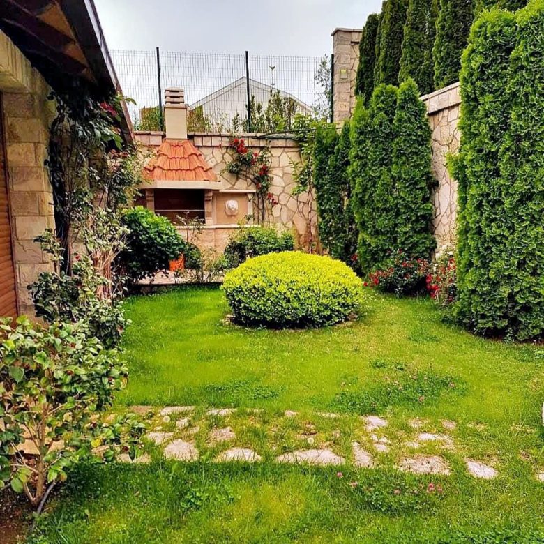 Bečići'de Satılık Lüks Villa — Karadağ