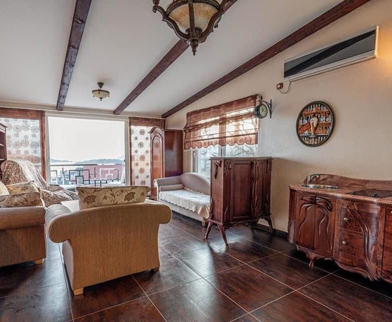 Eine schöne und gemütliche Villa mit Pool in Bečići — Montenegro