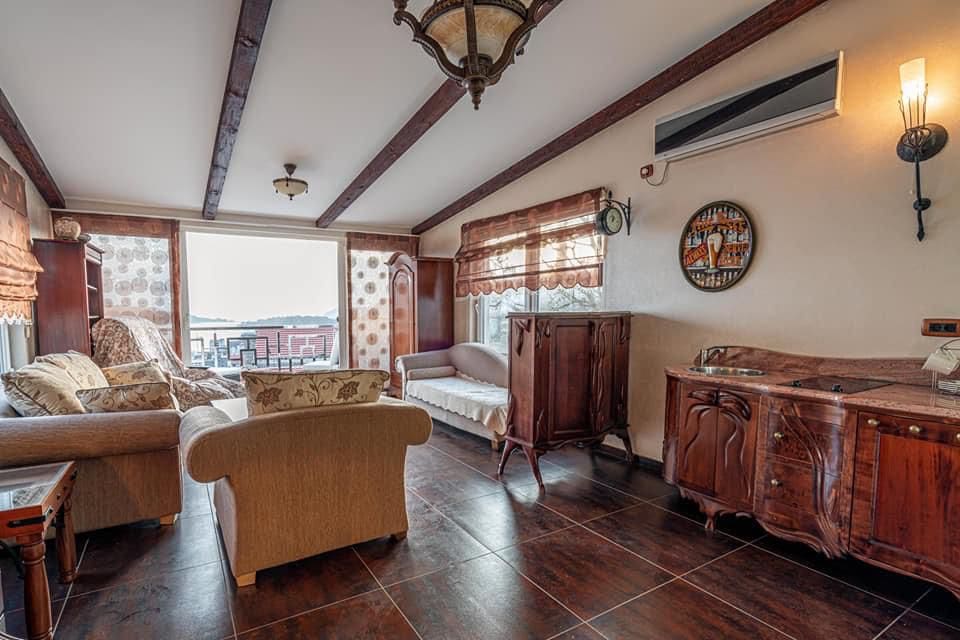Eine schöne und gemütliche Villa mit Pool in Bečići — Montenegro