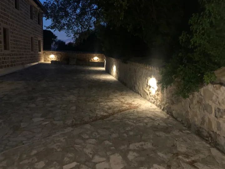 Petrovac'ta Havuzlu Lüks Villa — Karadağ