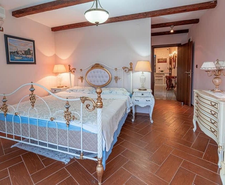 Eine schöne und gemütliche Villa mit Pool in Bečići — Montenegro