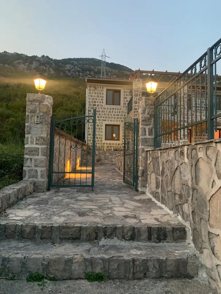 Petrovac'ta Havuzlu Lüks Villa — Karadağ
