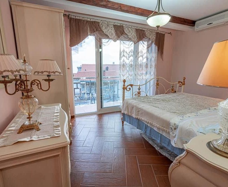 Eine schöne und gemütliche Villa mit Pool in Bečići — Montenegro