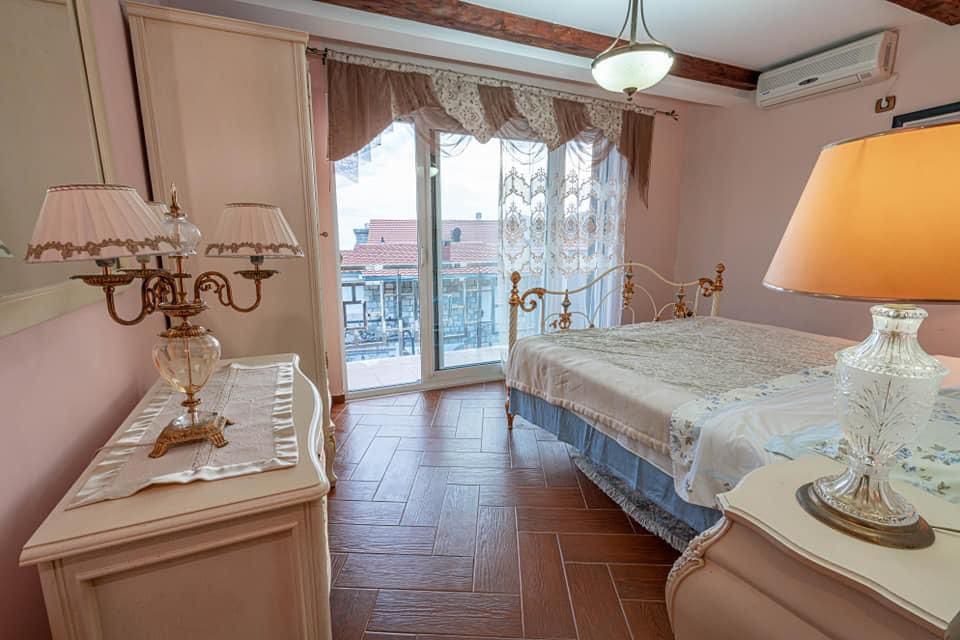 Eine schöne und gemütliche Villa mit Pool in Bečići — Montenegro
