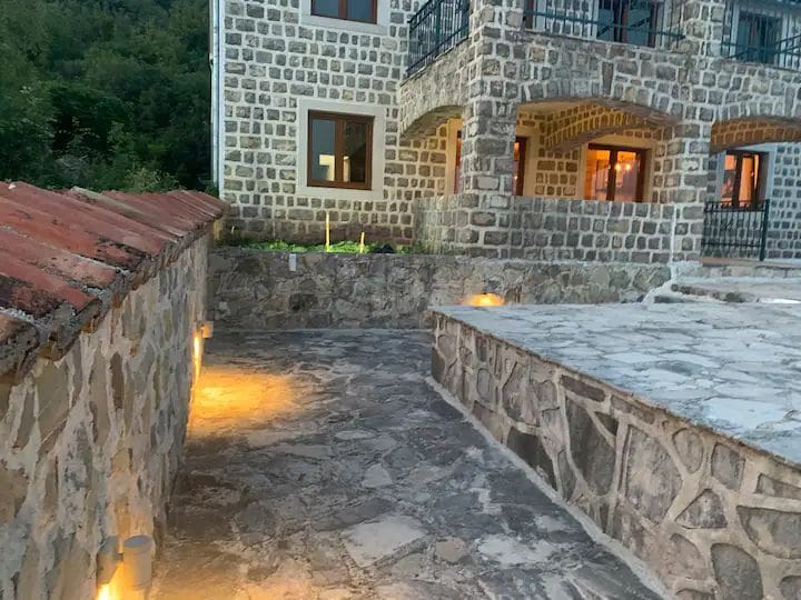 Petrovac'ta Havuzlu Lüks Villa — Karadağ