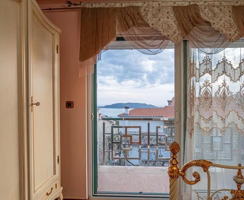 Eine schöne und gemütliche Villa mit Pool in Bečići — Montenegro