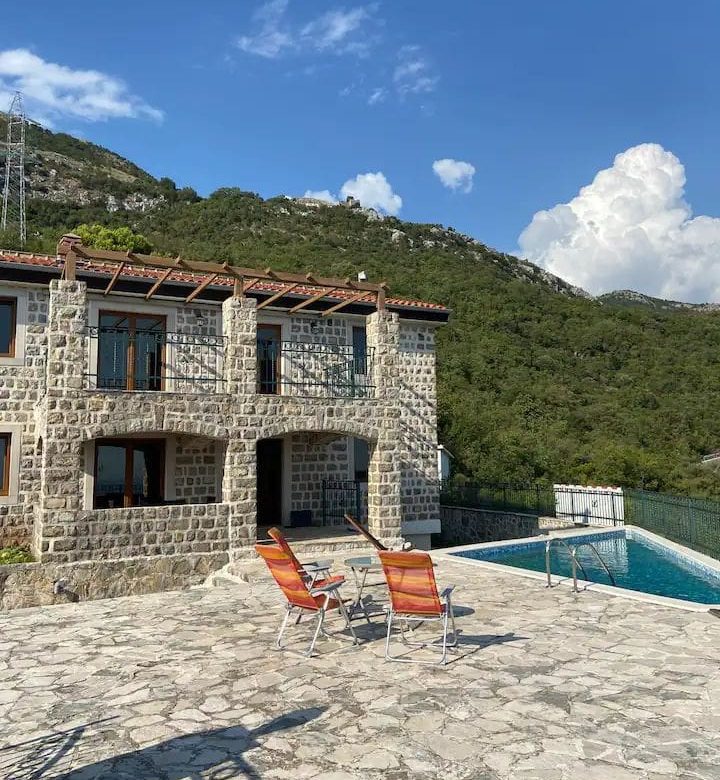 Petrovac'ta Havuzlu Lüks Villa — Karadağ