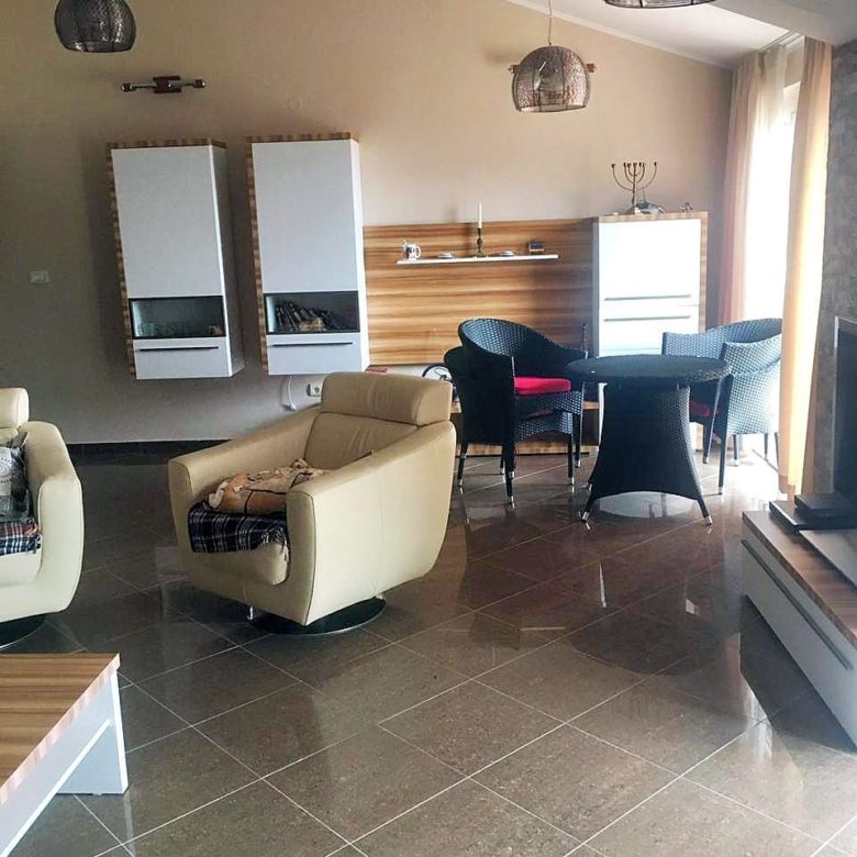 Pržno'da Deniz Manzaralı, Ferah ve Lüks Bir Dubleks Daire — Karadağ