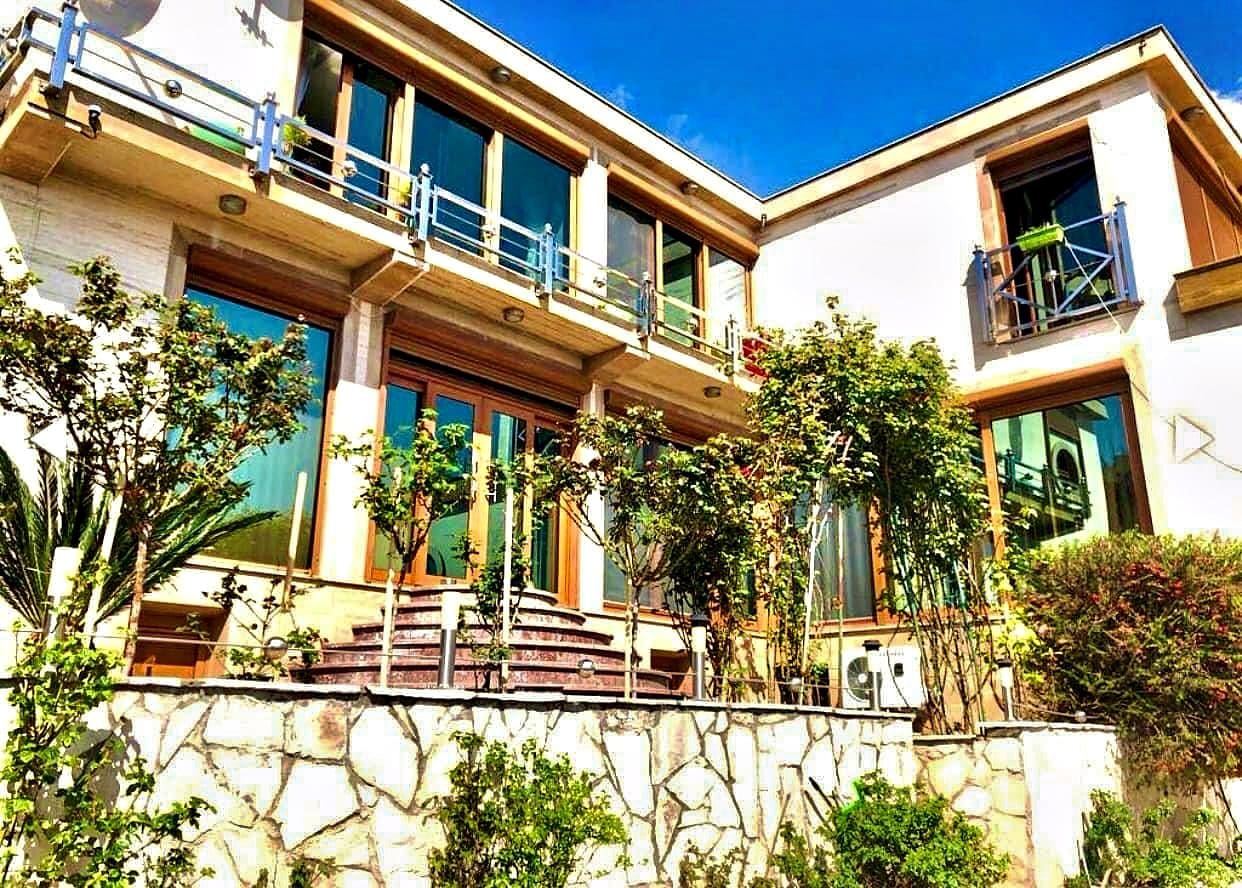 Bečići'de Satılık Lüks Villa — Karadağ