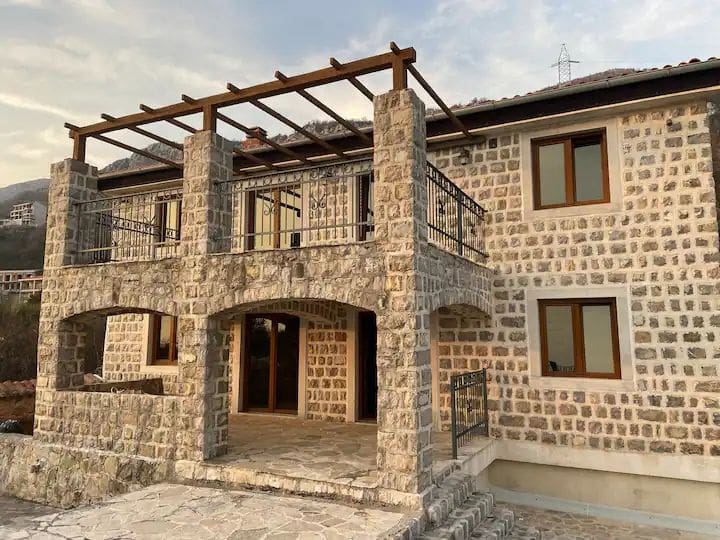 Petrovac'ta Havuzlu Lüks Villa — Karadağ
