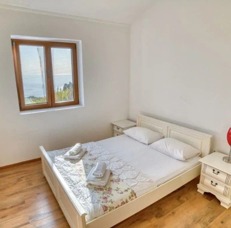 Petrovac'ta Havuzlu Lüks Villa — Karadağ