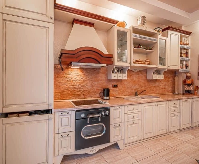Eine schöne und gemütliche Villa mit Pool in Bečići — Montenegro