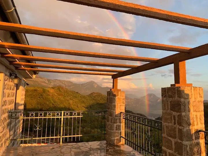 Petrovac'ta Havuzlu Lüks Villa — Karadağ