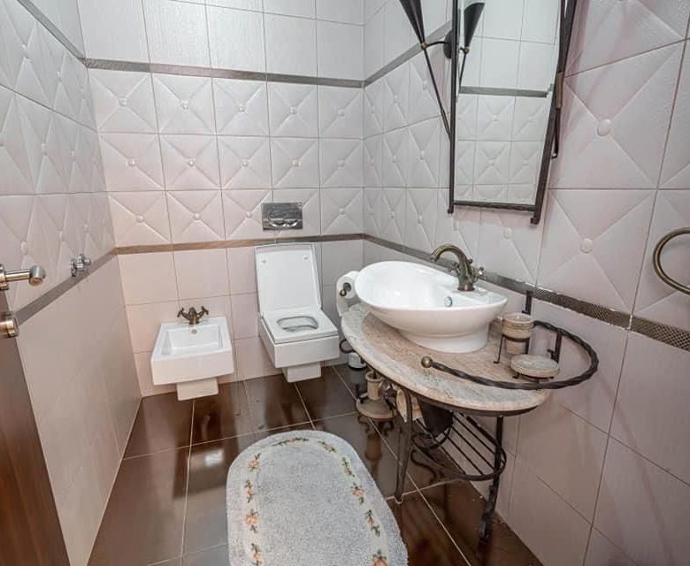 Eine schöne und gemütliche Villa mit Pool in Bečići — Montenegro