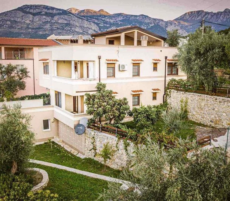 Luxurious Villa with Breathtaking Views in Bar — Montenegro