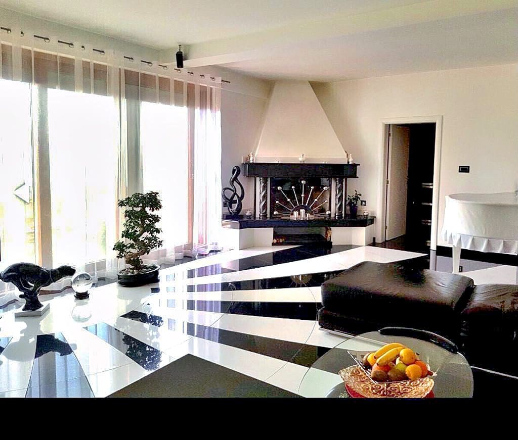 Bečići'de Satılık Lüks Villa — Karadağ