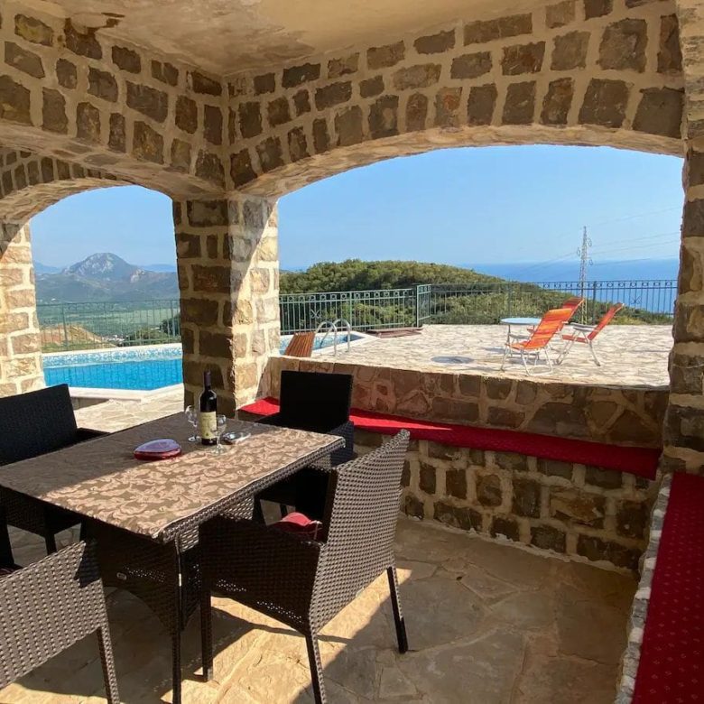 Petrovac'ta Havuzlu Lüks Villa — Karadağ