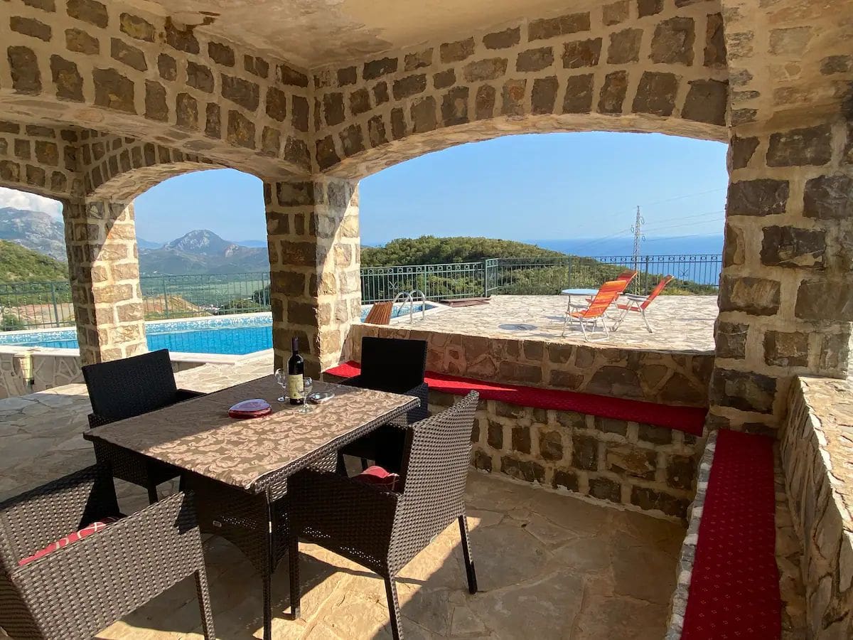 Petrovac'ta Havuzlu Lüks Villa — Karadağ