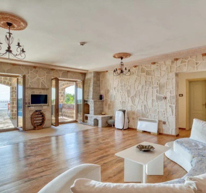 Petrovac'ta Havuzlu Lüks Villa — Karadağ