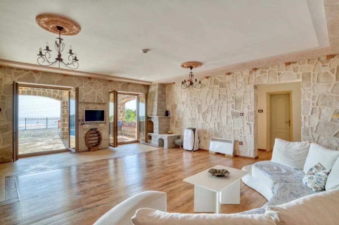 Petrovac'ta Havuzlu Lüks Villa — Karadağ