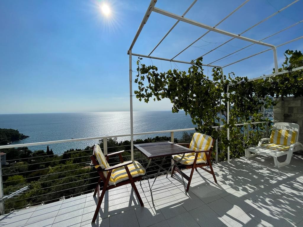 Stunning Seaside Property in the Suburbs of Bar — Montenegro